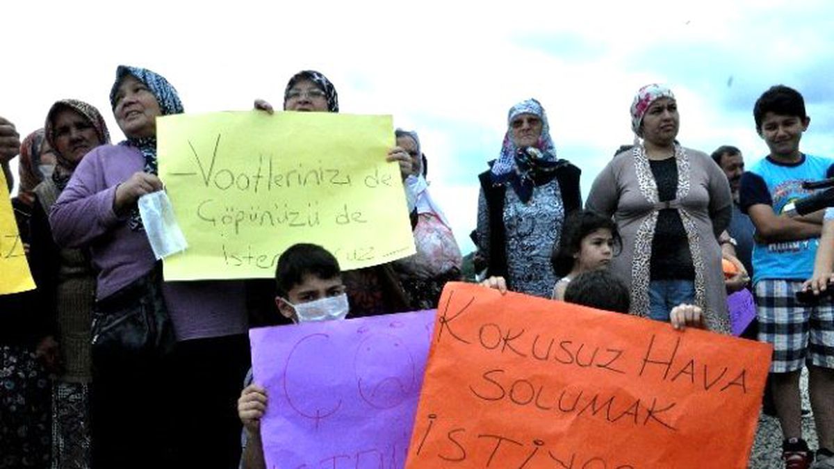 Çöp Eyleminde Davullu, Zurnalı Cenaze Töreni