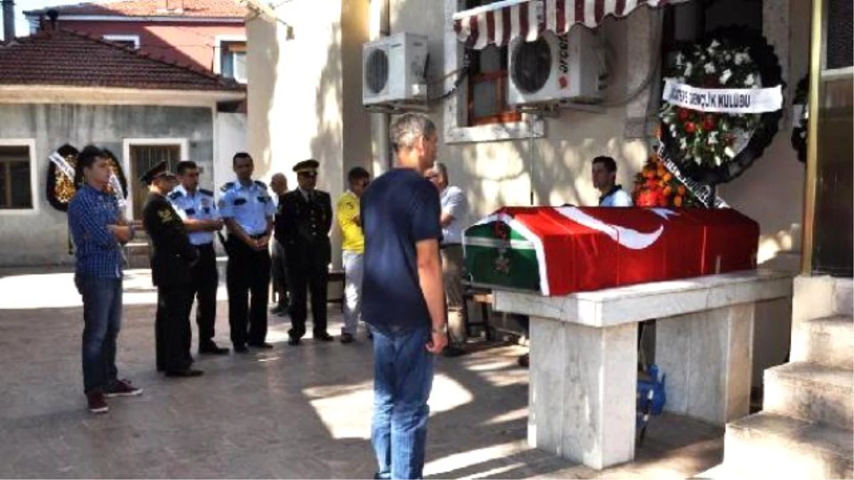 Denizde Boğulan Kadın Polisin Cenazesi Memleketine Uğurlandı (2)