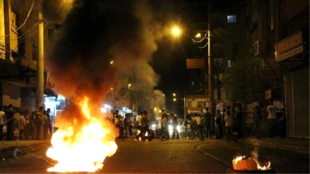 Diyarbakır\'daki Suruç Protestolarında Polise Ateş Açıldı