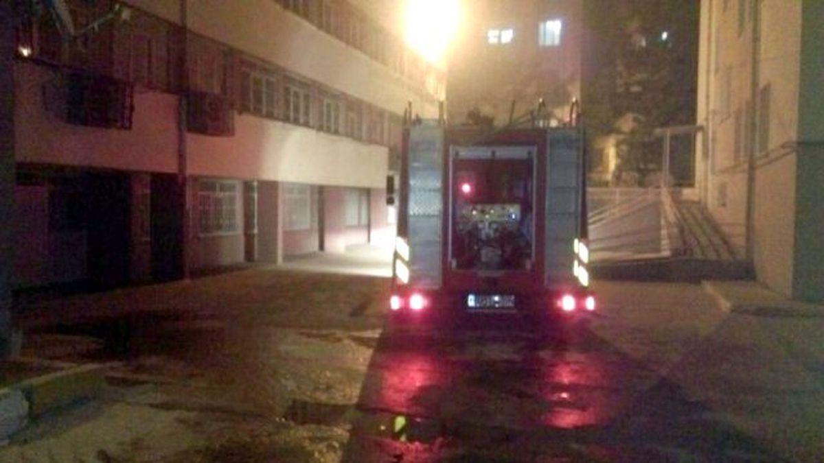 Diyarbakır\'da Okula Bombalı ve Molotoflu Saldırı