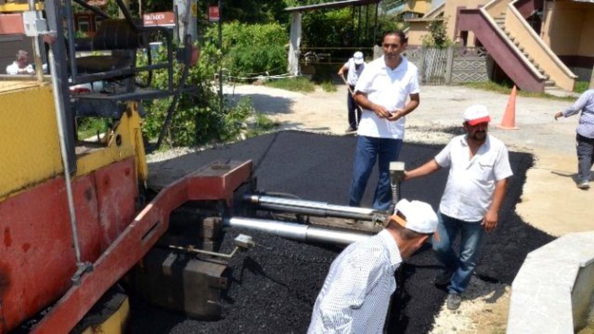 Düzce\'de Mahallelerin Asfalt Eksikleri Tamamlanıyor