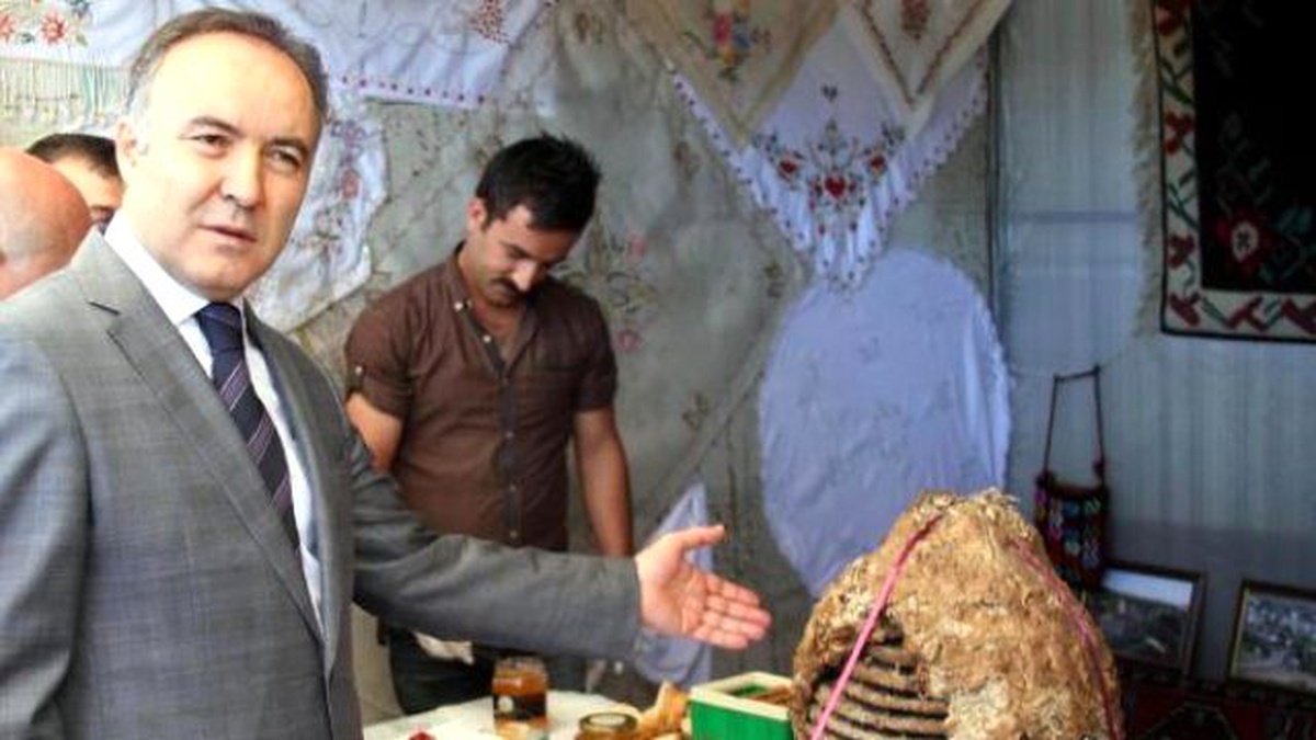Erzurum Valisi, Doğal Arı Kovanının Müzeye Konulmasını İstedi