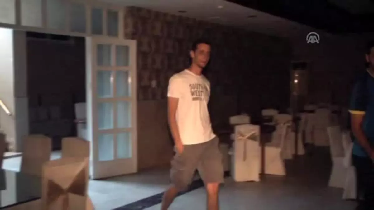 Eşine Evlilik Yıl Dönümünde Düğün Sürprizi