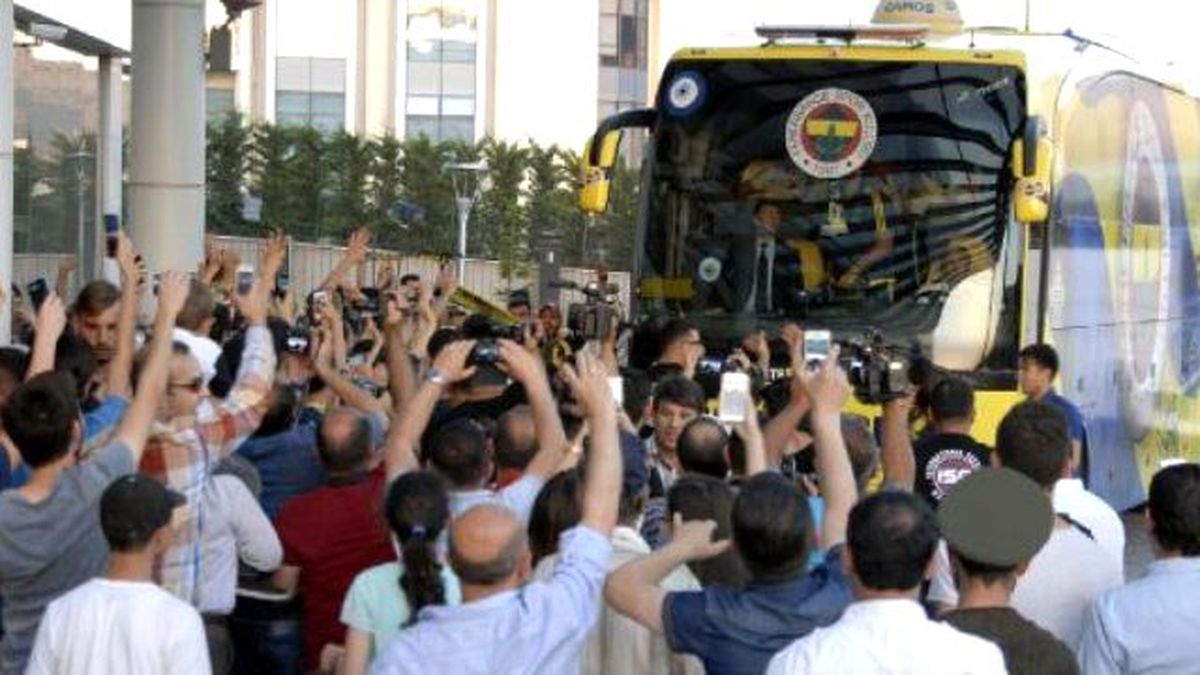Fenerbahçe Afyonkarahisar\'da Coşkuyla Karşılandı