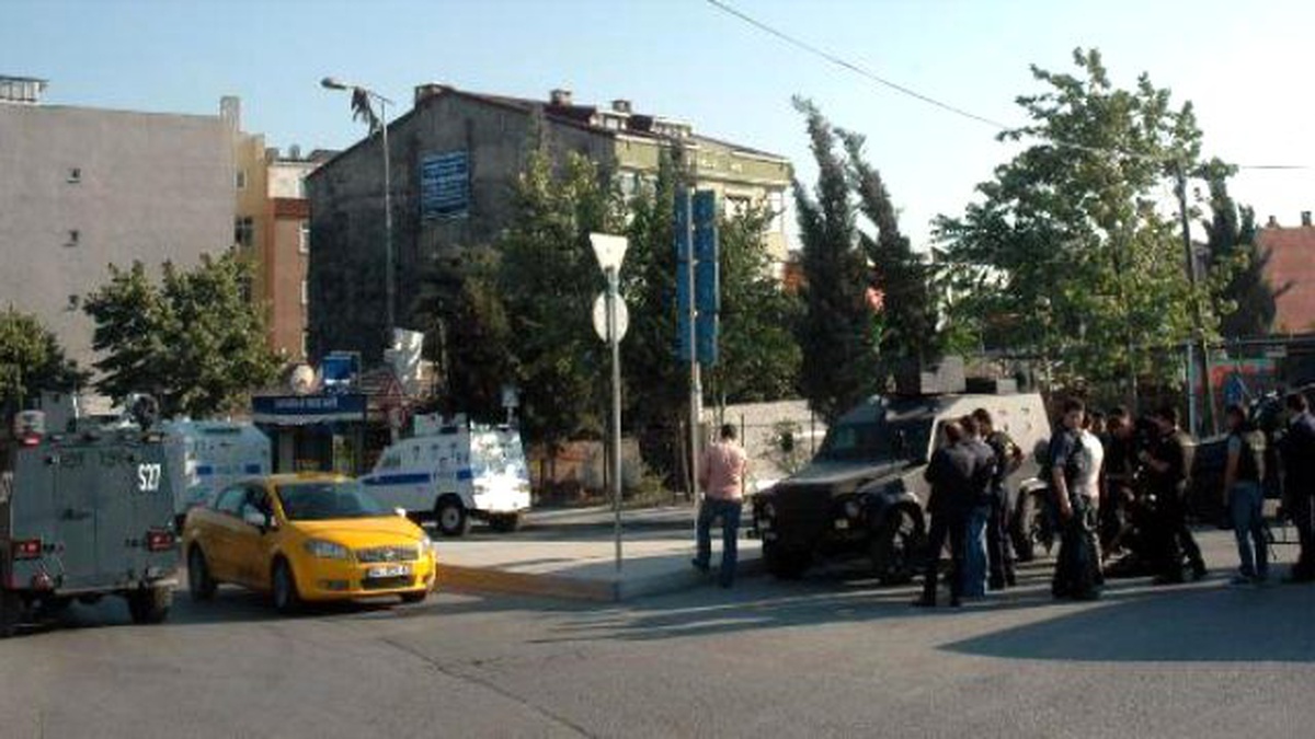 Gazi Mahallesi\'nde Polis Alarma Geçti