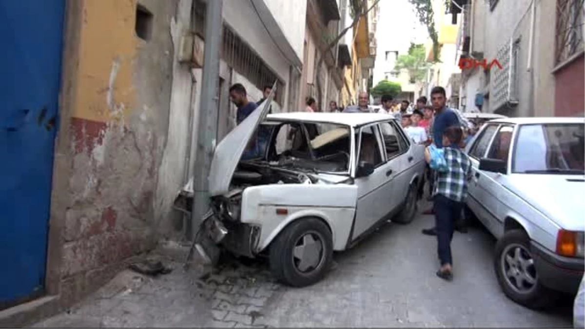 Gaziantep - Freni Boşalan Otomobil Elektrik Direğine Çarptı: 7 Yaralı