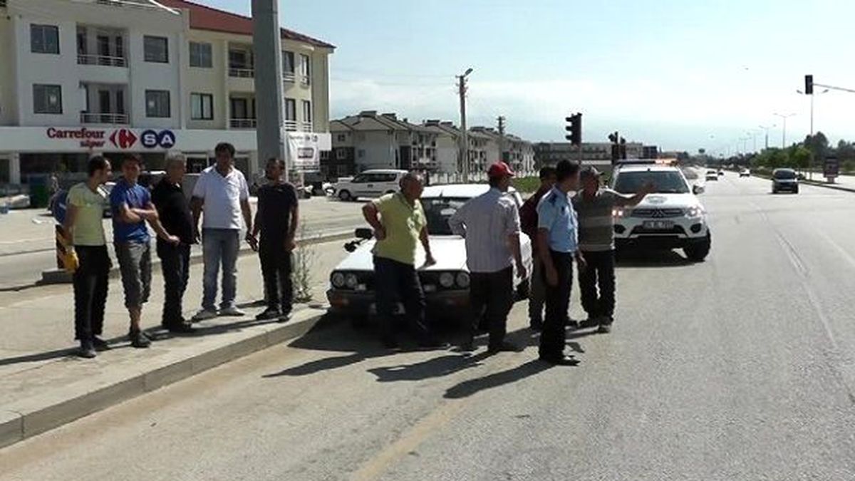 Genç Kız Karşıya Geçemedi