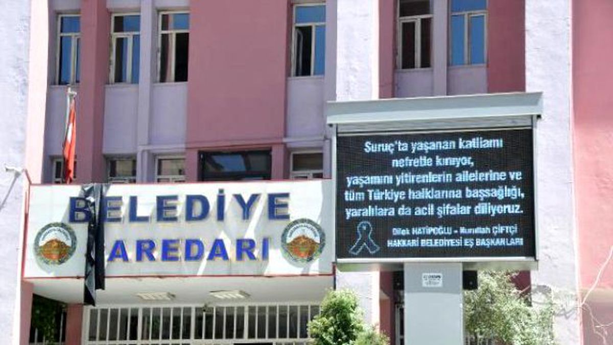 Hakkari\'de Siyah Bezli Protesto