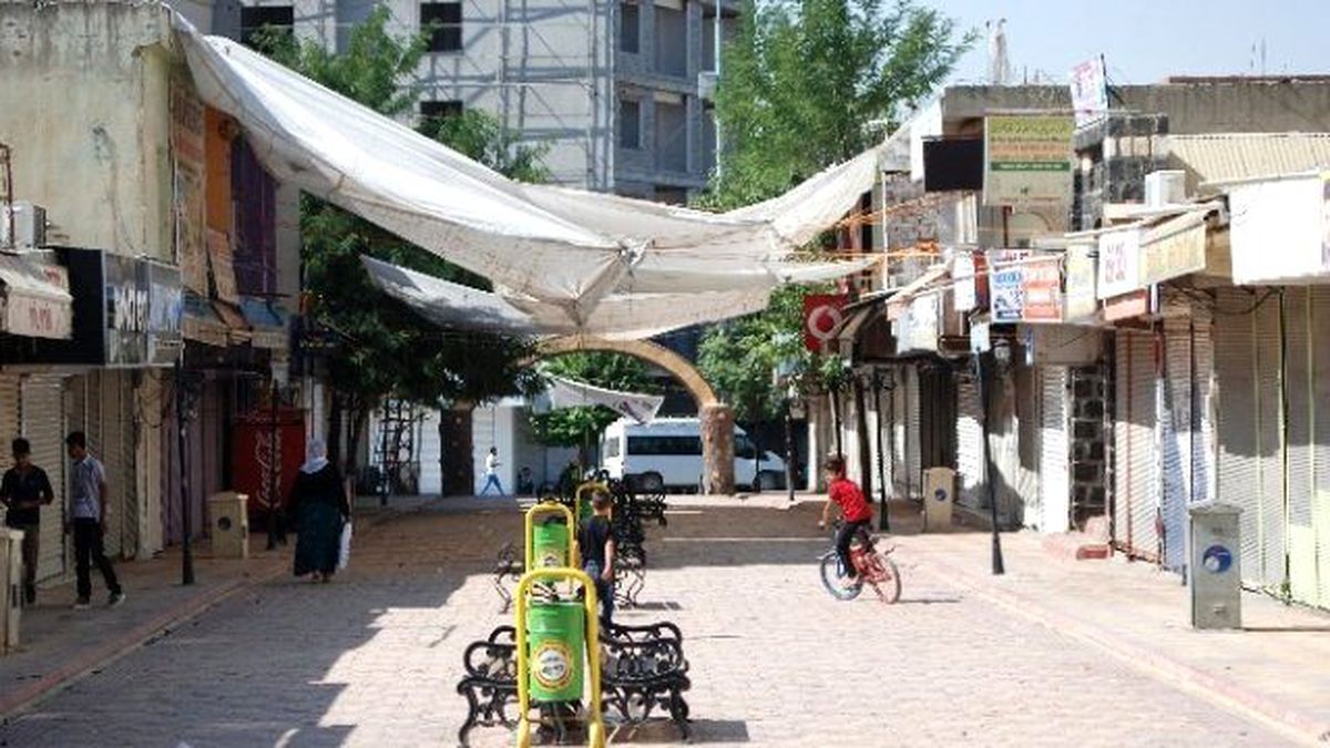 İdil\'de Esnaf Suruç Saldırısı İçin Kepenk Açmadı