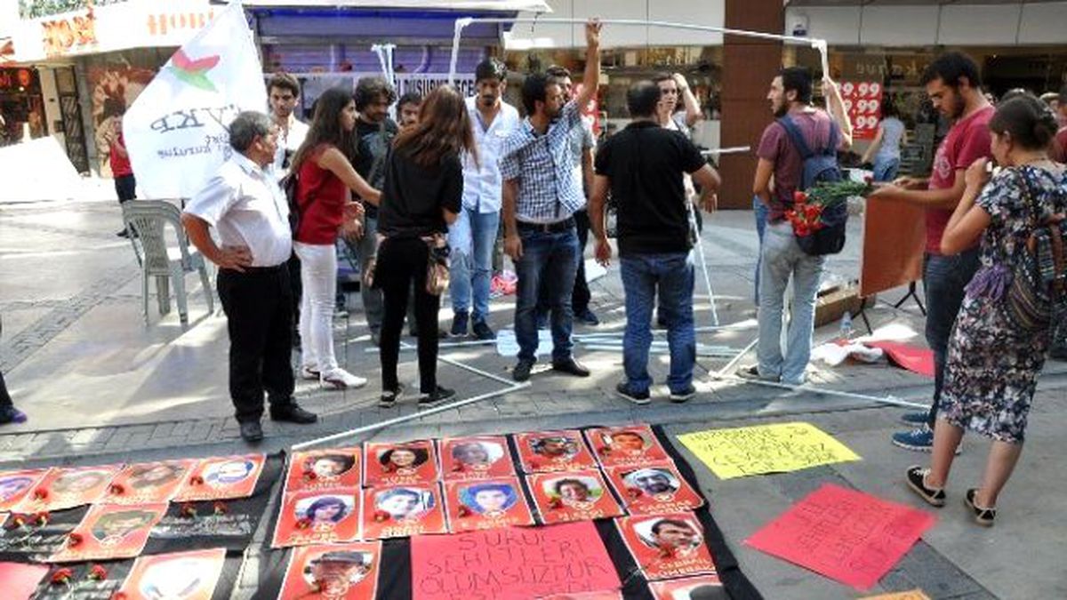 İzmir\'de Taziye Çadırı Gerginliği