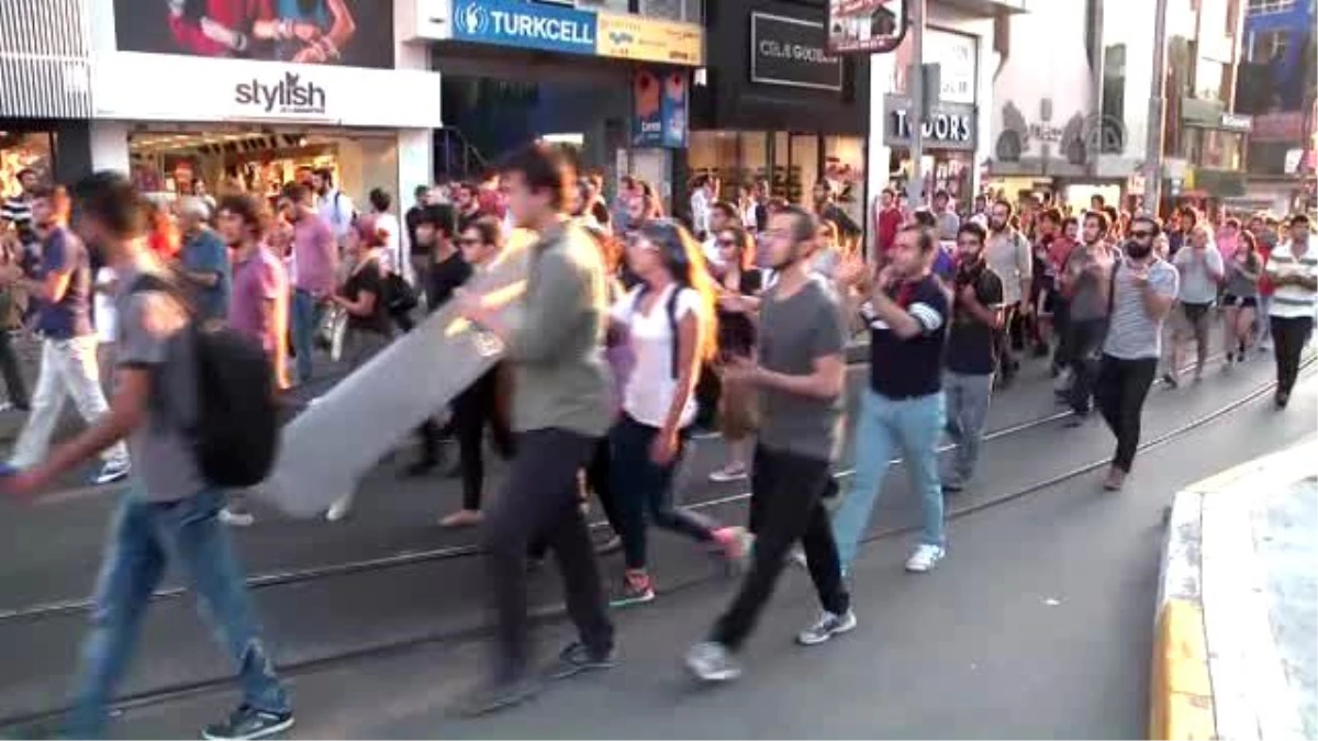 Kadıköy\'deki Suruç Protestosuna Polis Müdahale Etti