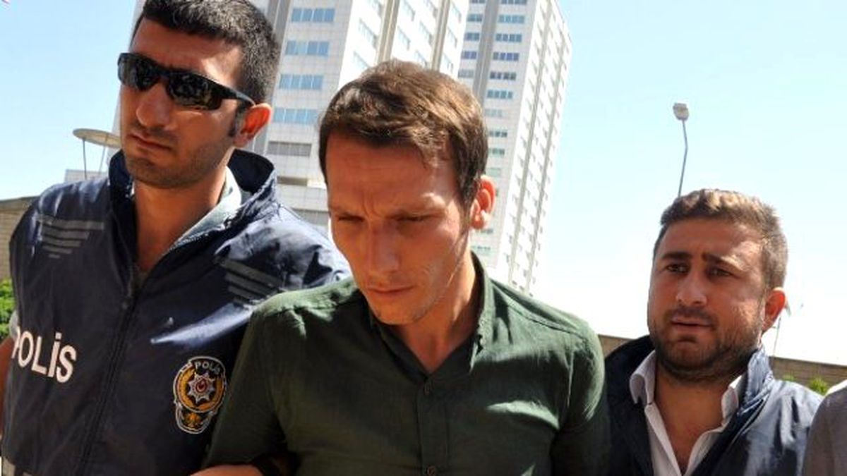 Karısını Öldürdü, Kokmasın Diye de Parfüm Sıktı