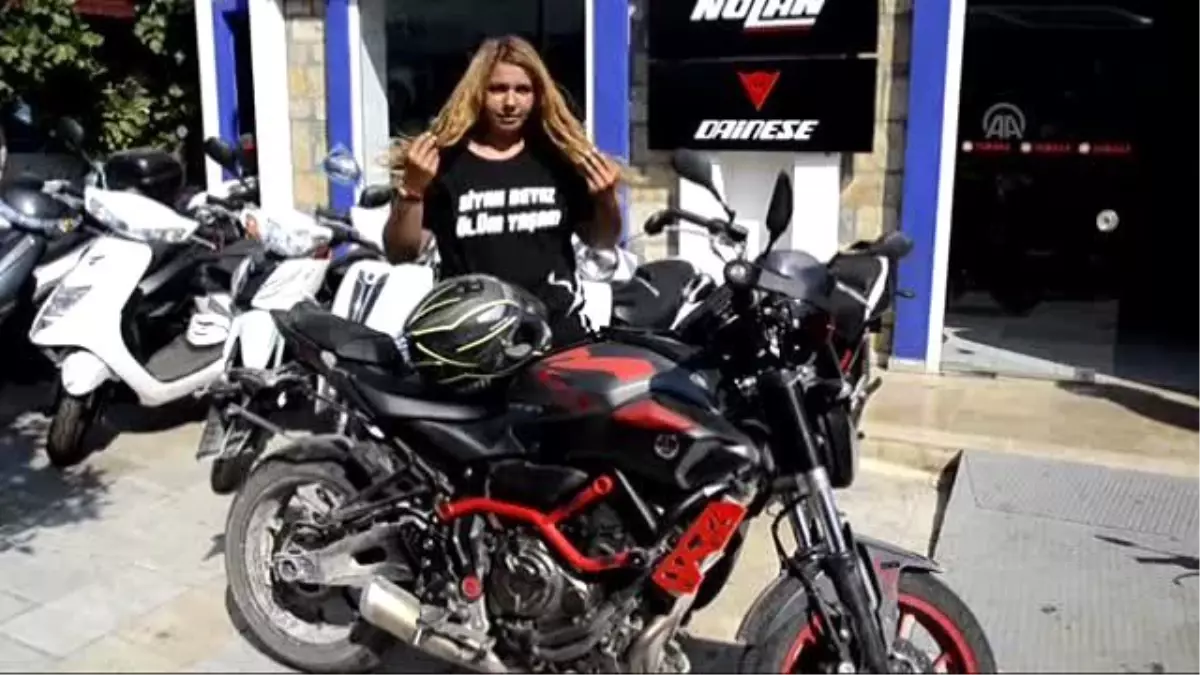 Kadın Hakları İçin Türkiye'yi Motosikletle Dolaşıyor