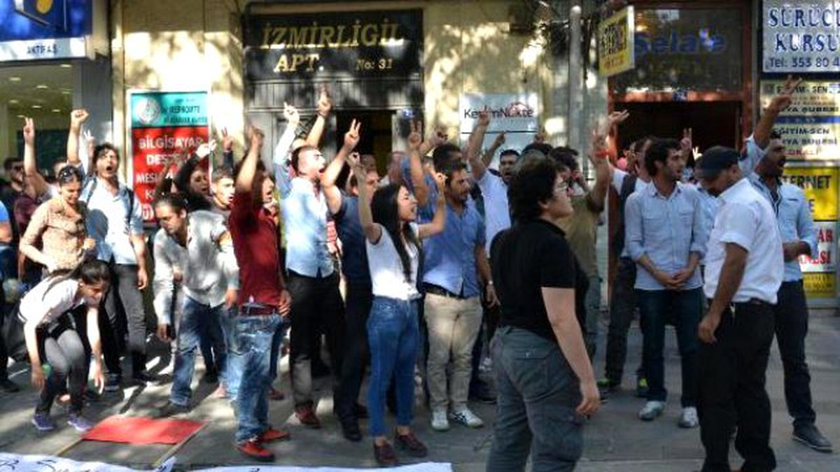 Konya\'da Suruç Gerginliğini, Polis Otobüsle Önledi