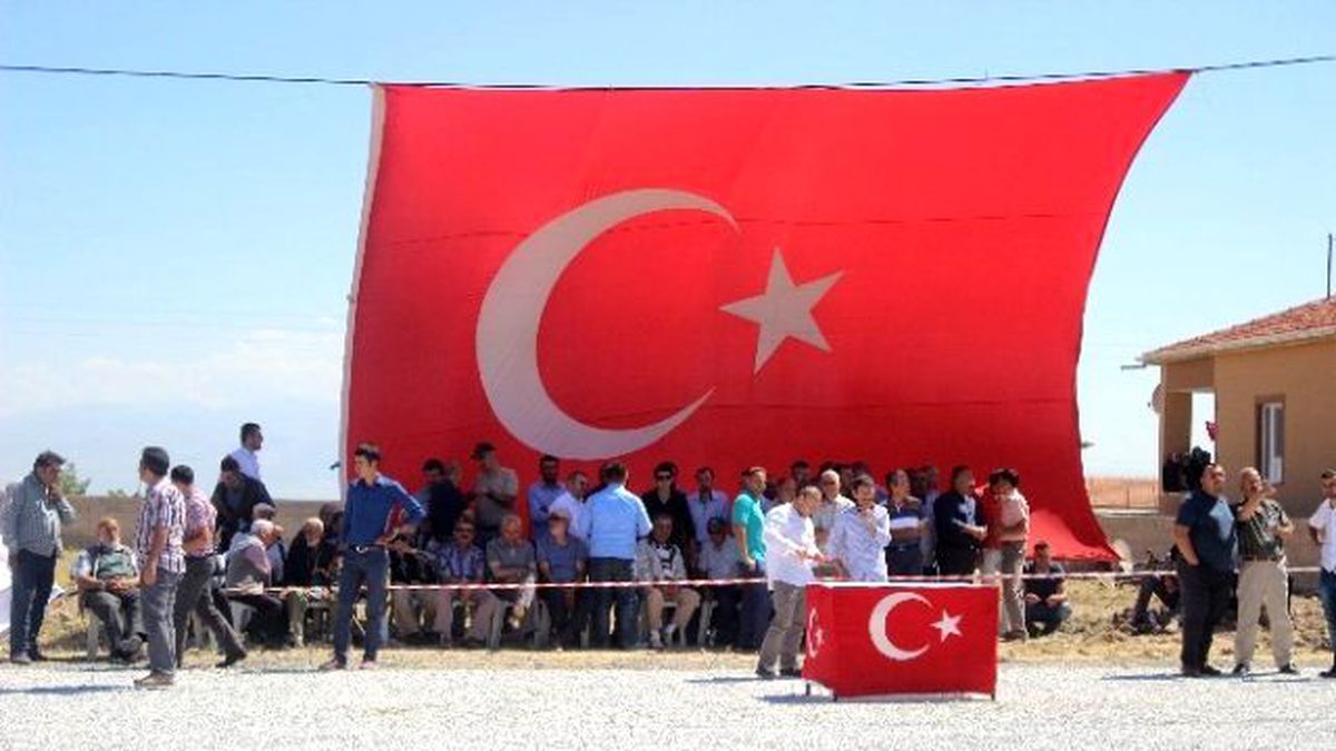 Kulpak Mahallesi Şehidini Bekliyor