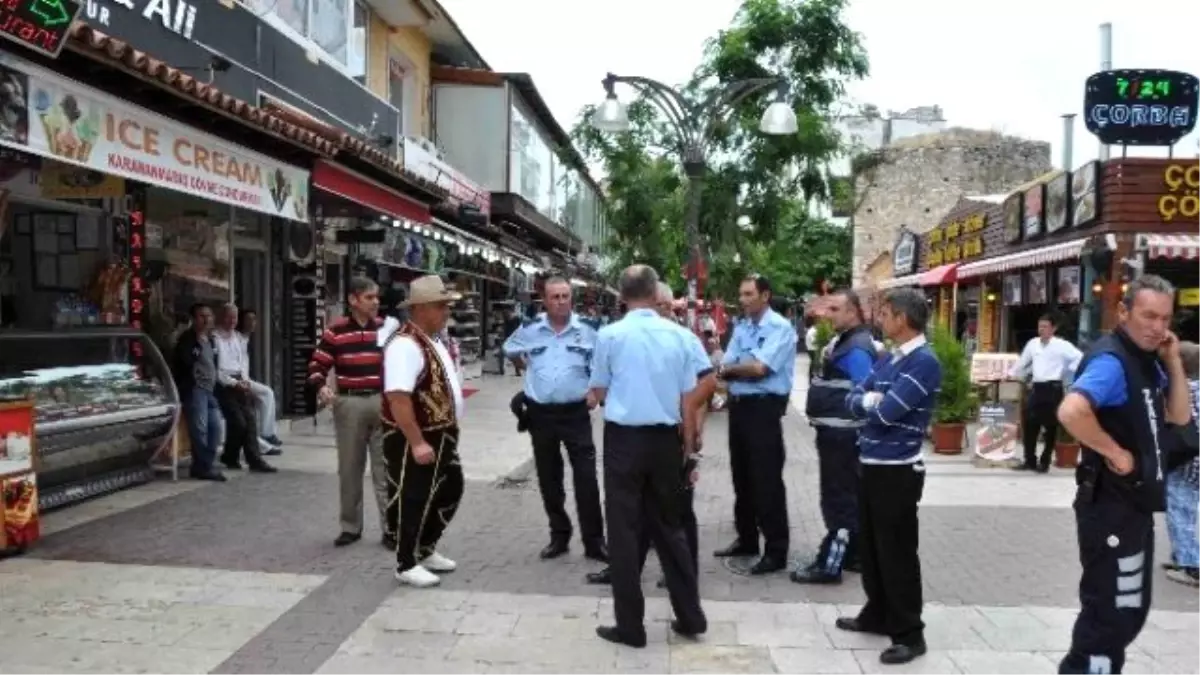 Kuşadası\'nda İşgaliye Tartışması Zabıta ile Esnafı Karşı Karşıya Getirdi