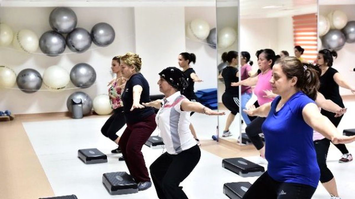 Mamaklı Kadınlar Form Tutuyor