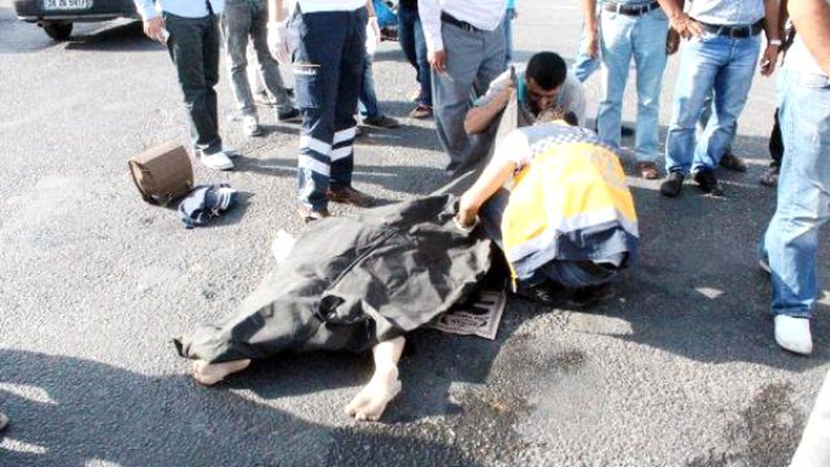 Otomobilin Çarptığı Motosikletten Savrulan Kadın Kamyonun Altında Kaldı