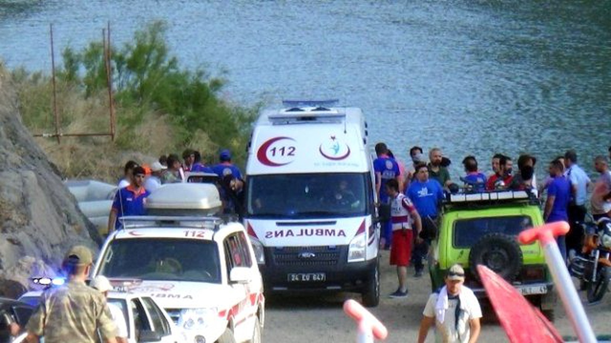 Paraşütü Açılmayan Sporcu Nehre Düşerek Öldü