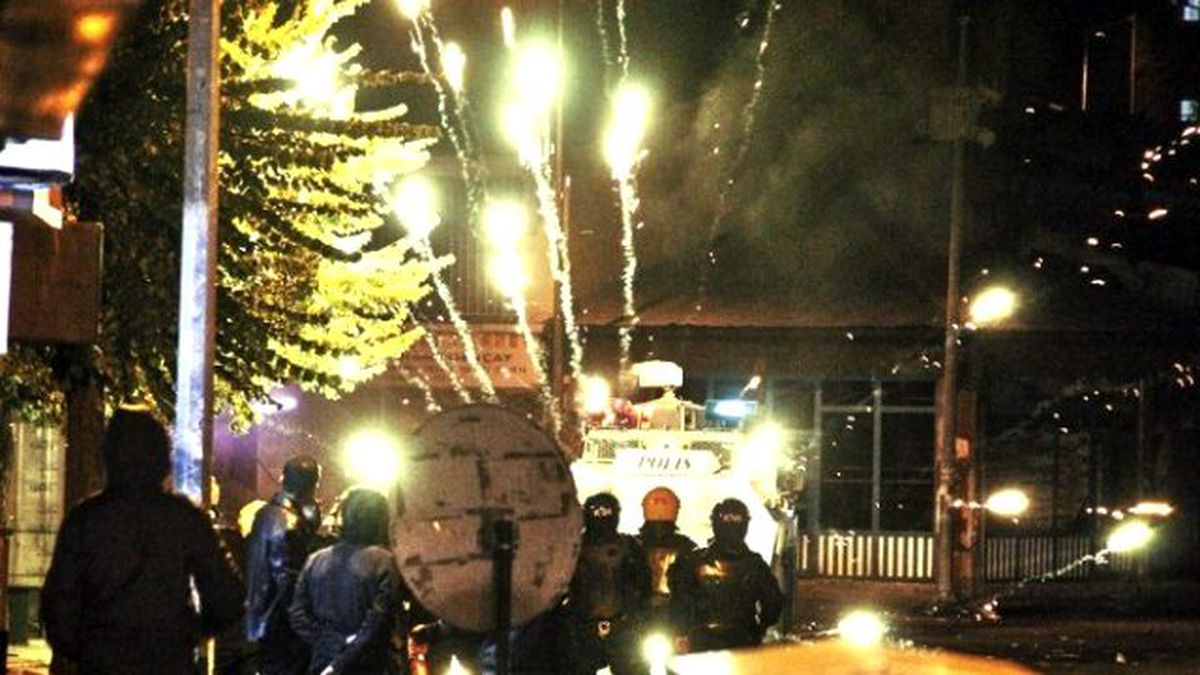 PKK Yol Kesip, 7 TIR'ı Yaktı