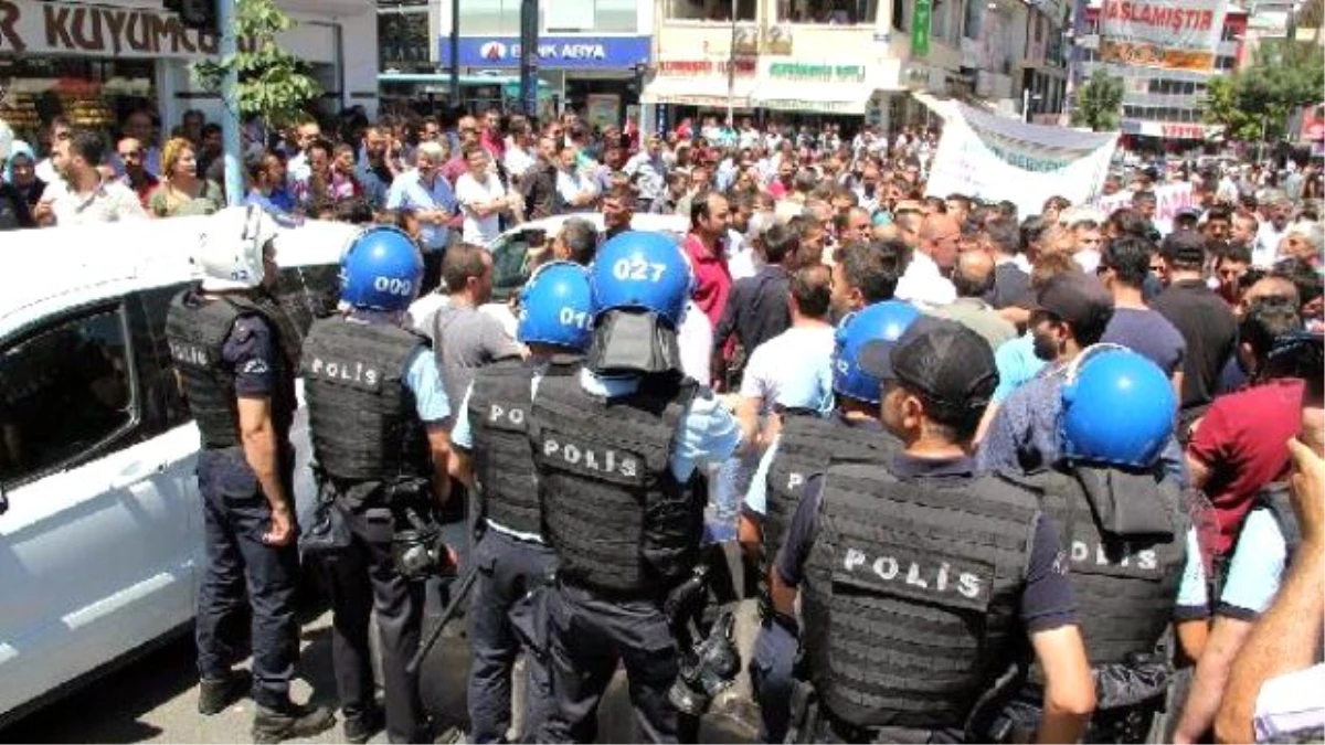 Polis, Yürümek İsteyen Gruba İzin Vermedi