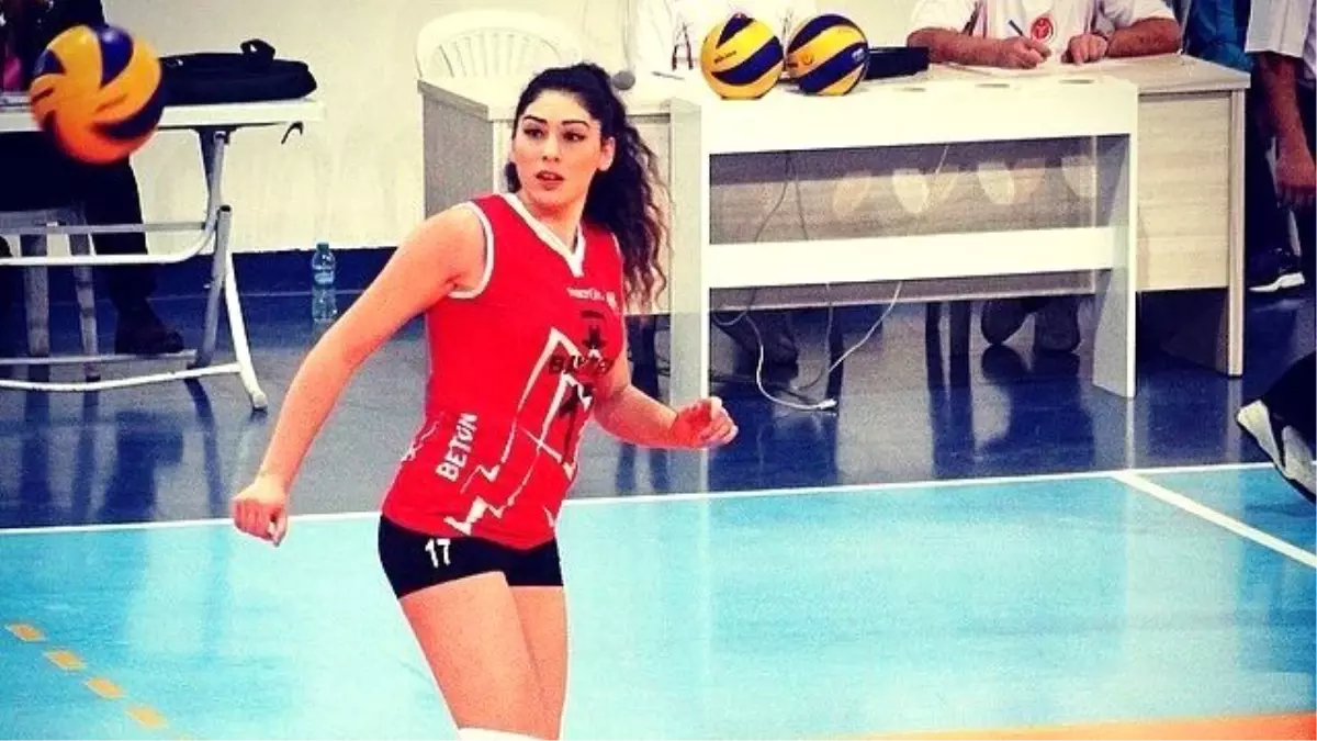 Polisgücü Voleybol Takımı Ceren Çelik ve Esra Sarıyıldız\'ı Renklerine Kattı