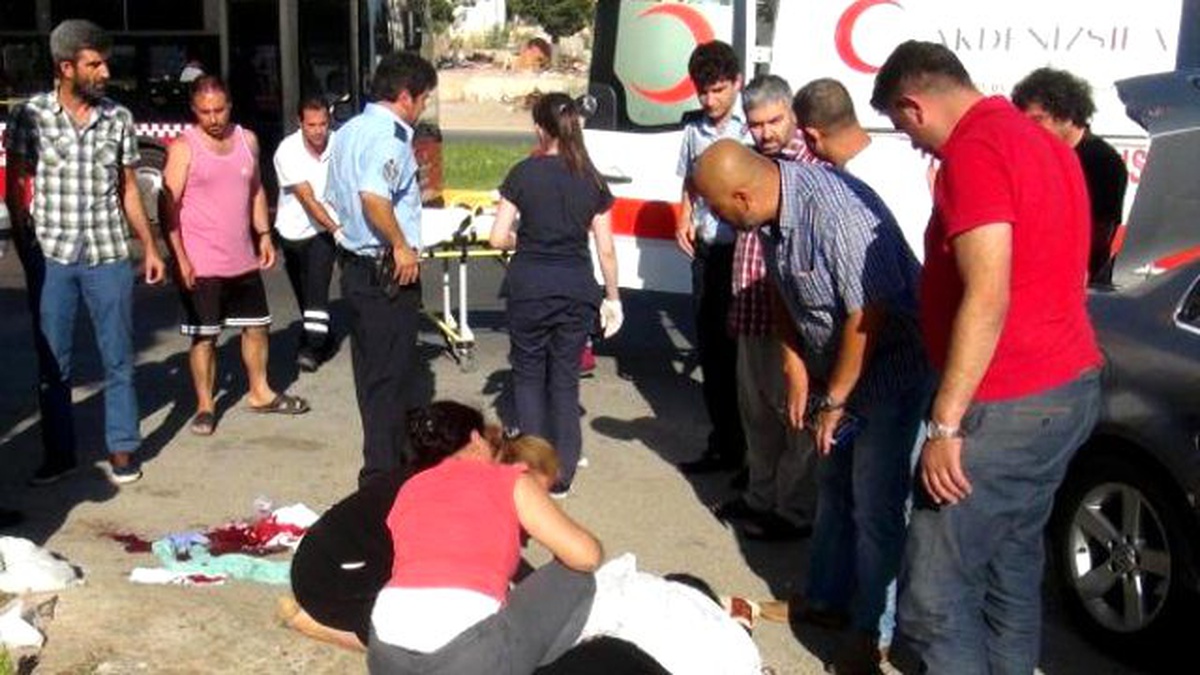 Sokak Ortasında Tartıştığı İki Kişiyi Vurup Yaraladı