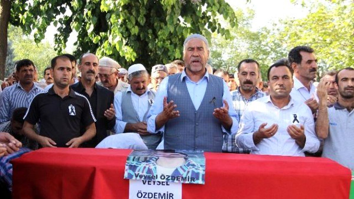 Suruç\'ta Hayatını Kaybeden 2 Kişinin Cenazesi Defnedildi