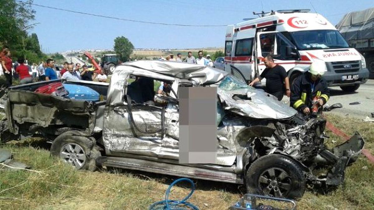 Tekirdağ\'da Katliam Gibi Kaza: 3 Ölü, 2 Yaralı
