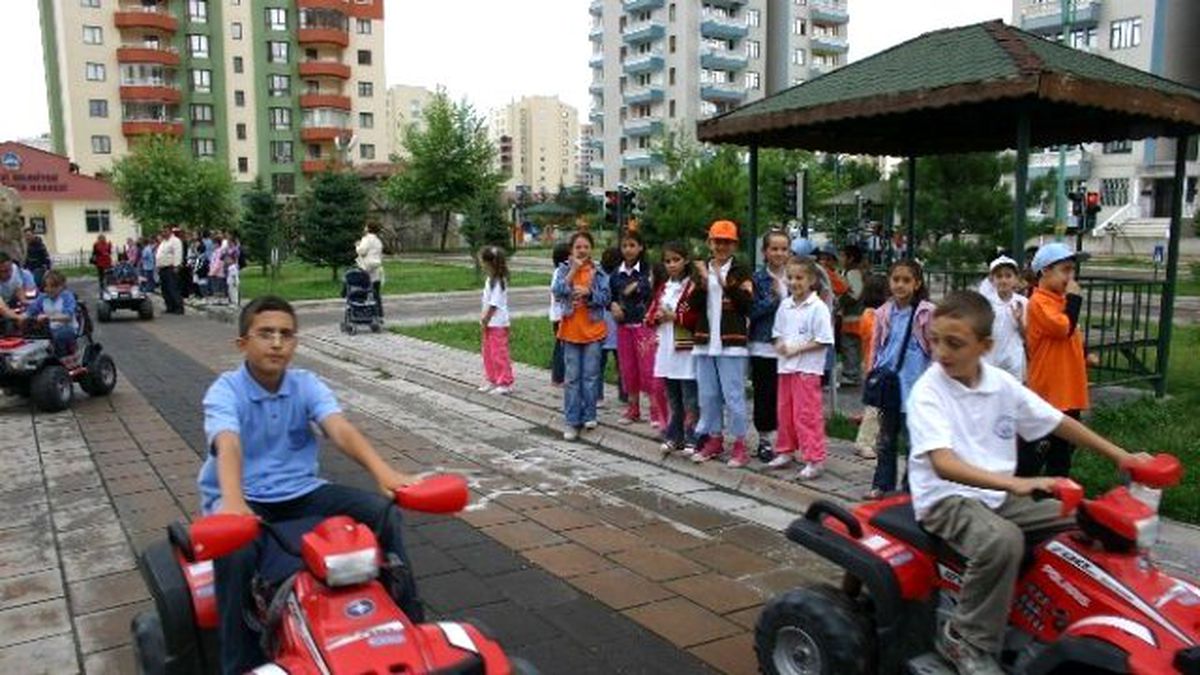 Trafik Eğitim Parkında Uygulamalı Eğitim