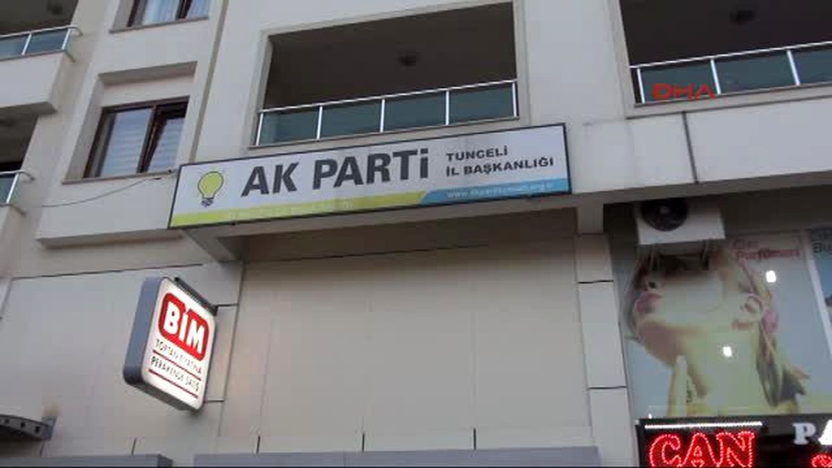 Tunceli - AKP Önünde Tek Kişilik Oturma Eylemi