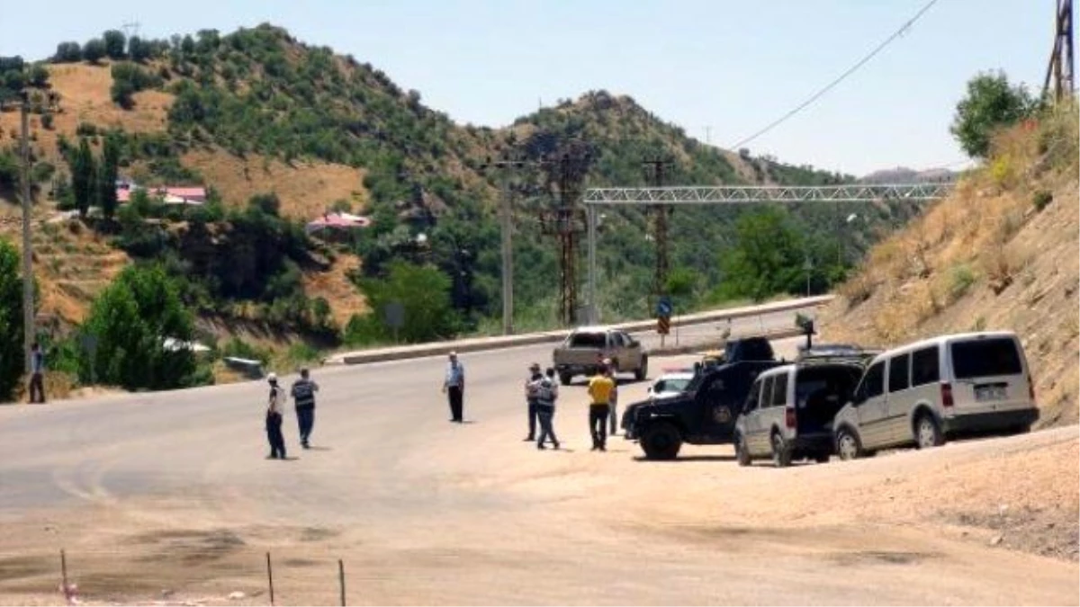 Tunceli\'de Yola Döşenmiş 100 Kilogramlık Bomba Bulundu (2)