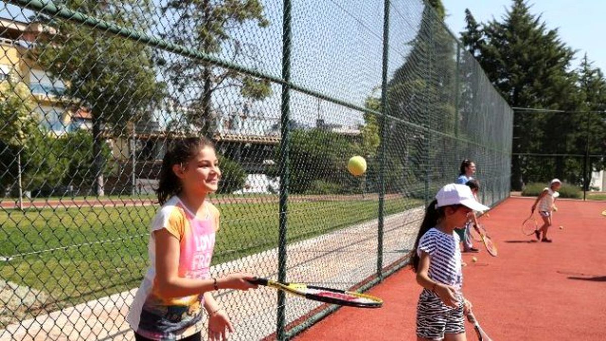 Ücretsiz Tenis Kurslarına Yoğun İlgi