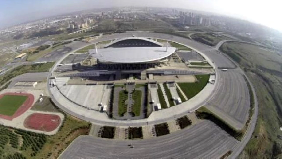 UEFA Yetkilileri, Atatürk Olimpiyat Stadı\'nda İncelemelerde Bulundu