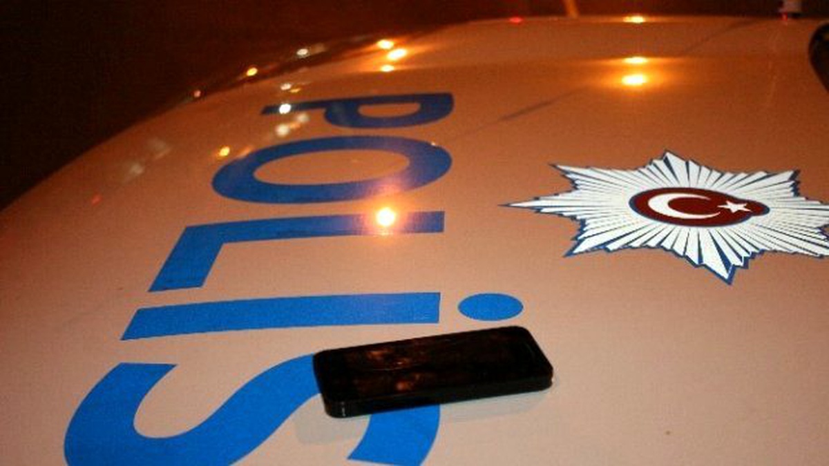Unutulan Cep Telefonu Polisi Alarma Geçirdi