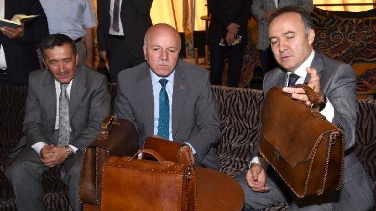 Vali Altıparmak: "Büyükşehir, Kent Ekonomisine Büyük Katkı Sunuyor"