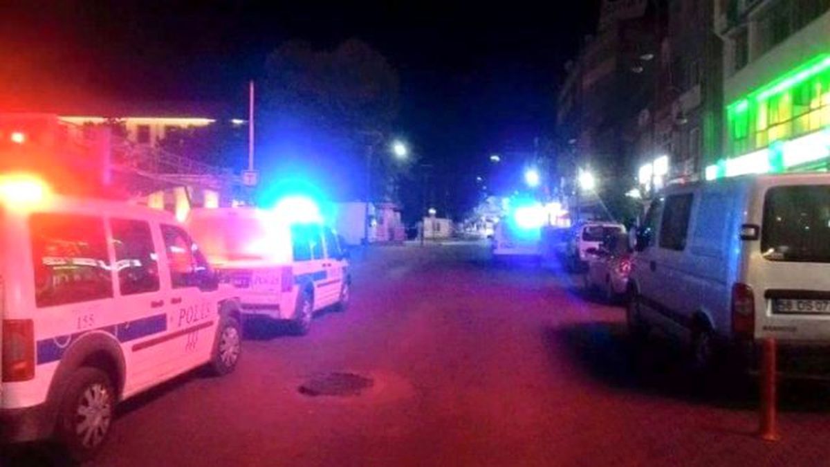 Valilik Önünde Şüpheli Çanta Paniği