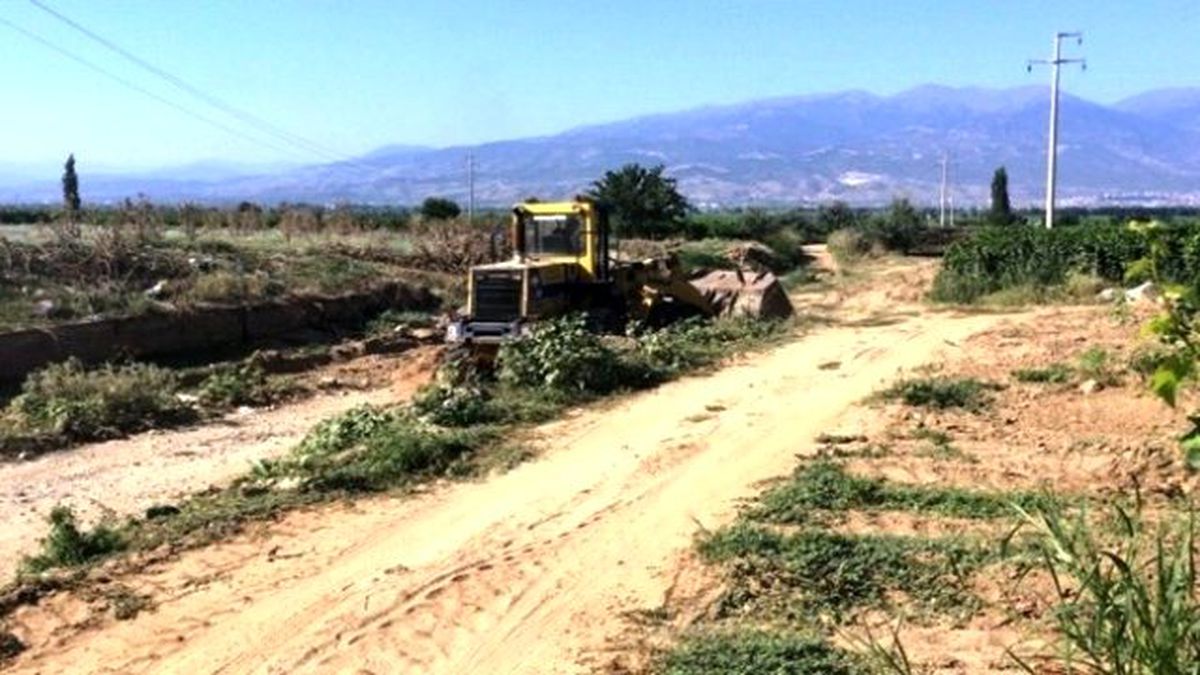 Yağmurda Bozulan Yollar Düzeltiliyor