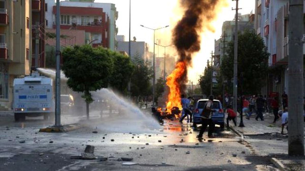 Yol Kapatan Grup Polis Müdahalesiyle Dağıtıldı