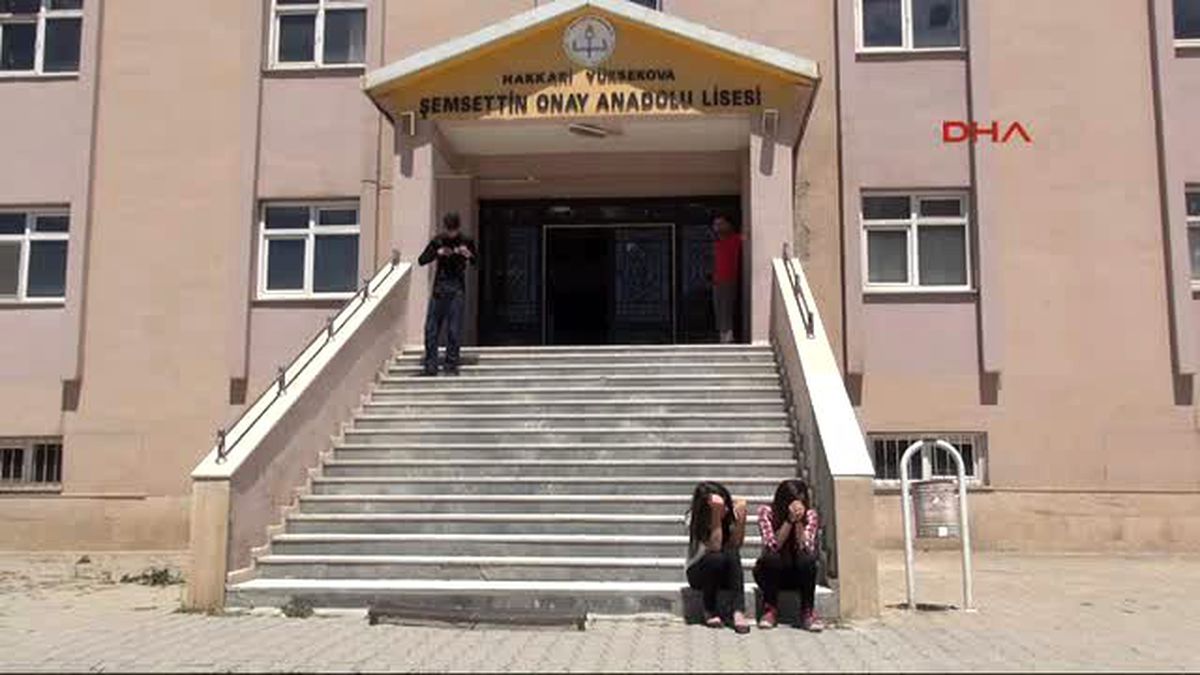 Yüksekova- Öğretmenleri İçin Yürüdüler