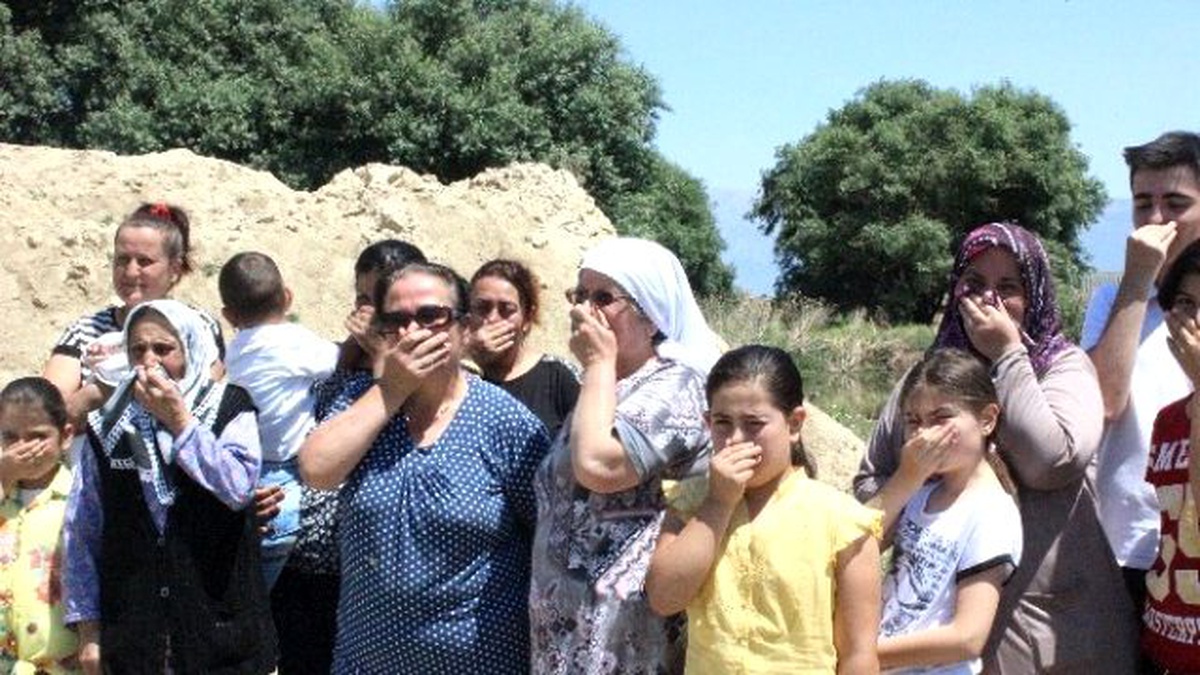 Çardak\'ta Açıkta Akan Lağım Suyu Sağlığı Tehdit Ediyor