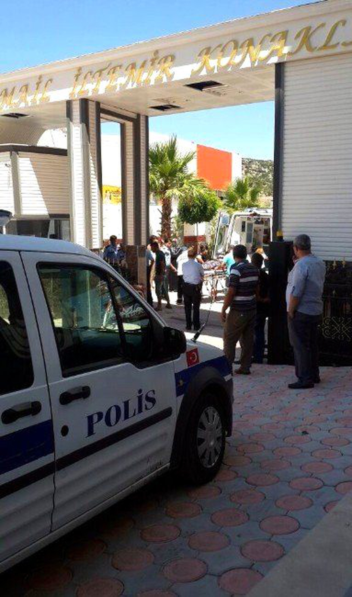 Antalya\'da Bir Kadın Tartıştığı Şahıs Tarafından Vuruldu