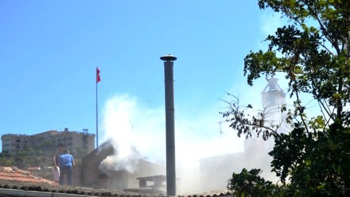 Ayvalık\'ta Baca Yangını Korkuttu