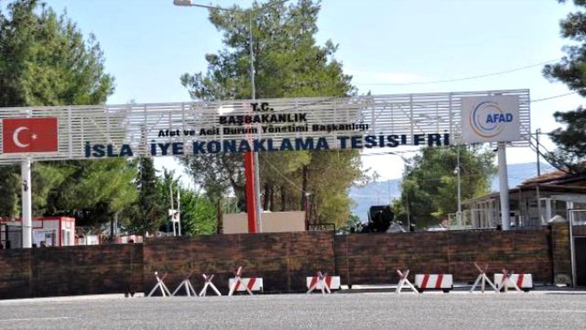 İslahiye\'de Çadır Kentlerdeki Suriyeliler\'in Dışarı Çıkması Yasaklandı