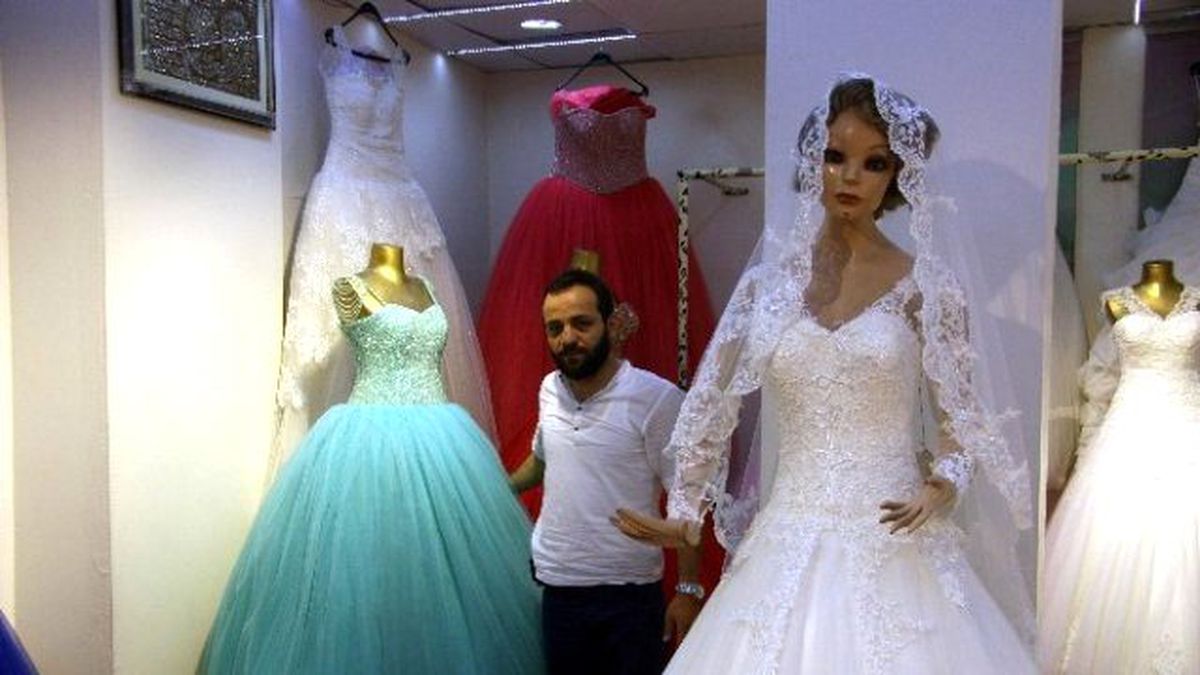 Kilis'te Gelinlik Satan Mağazalar Düğün Mevsiminde Hareketli