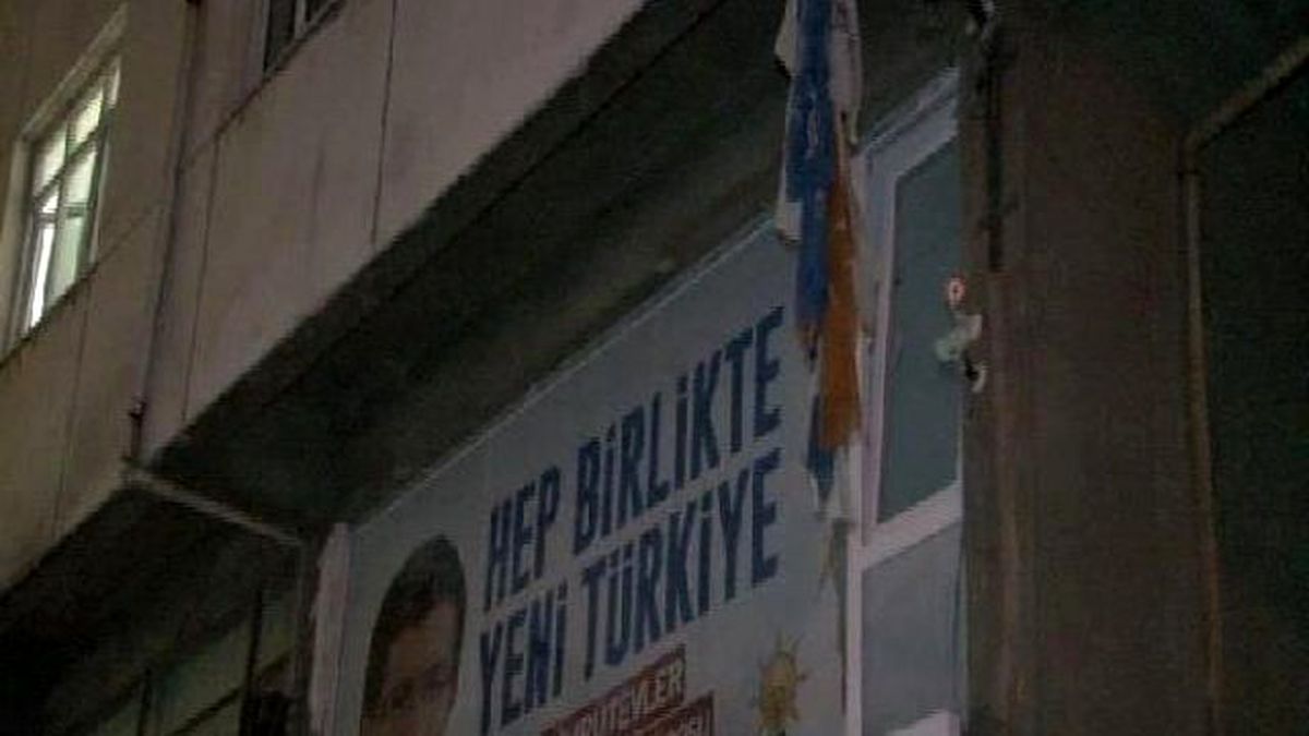 AK Parti Mahalle İrtibat Bürosu'na Silahlı Saldırı!