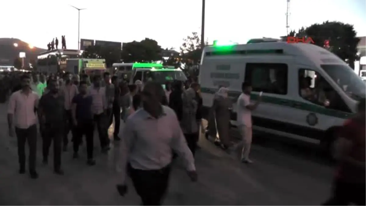 Muş - Suruç\'ta Ölen 3 Gencin Cenazeleri Muş\'ta Toprağa Verildi