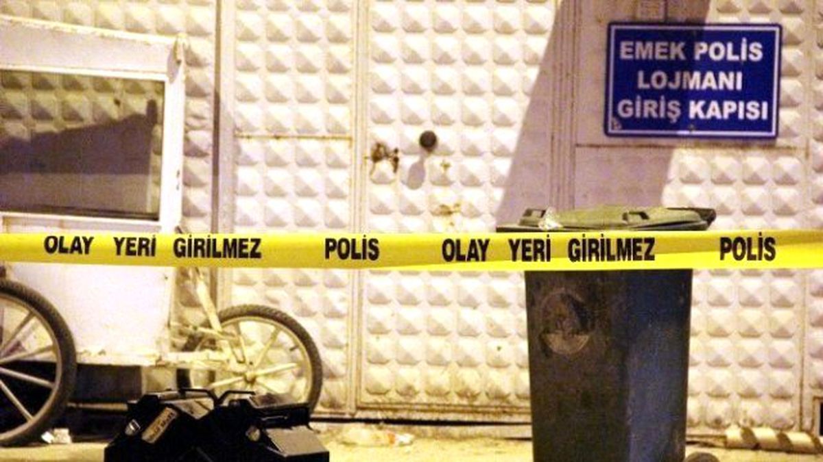 Polis Karakolunun Önünde Bomba Paniği