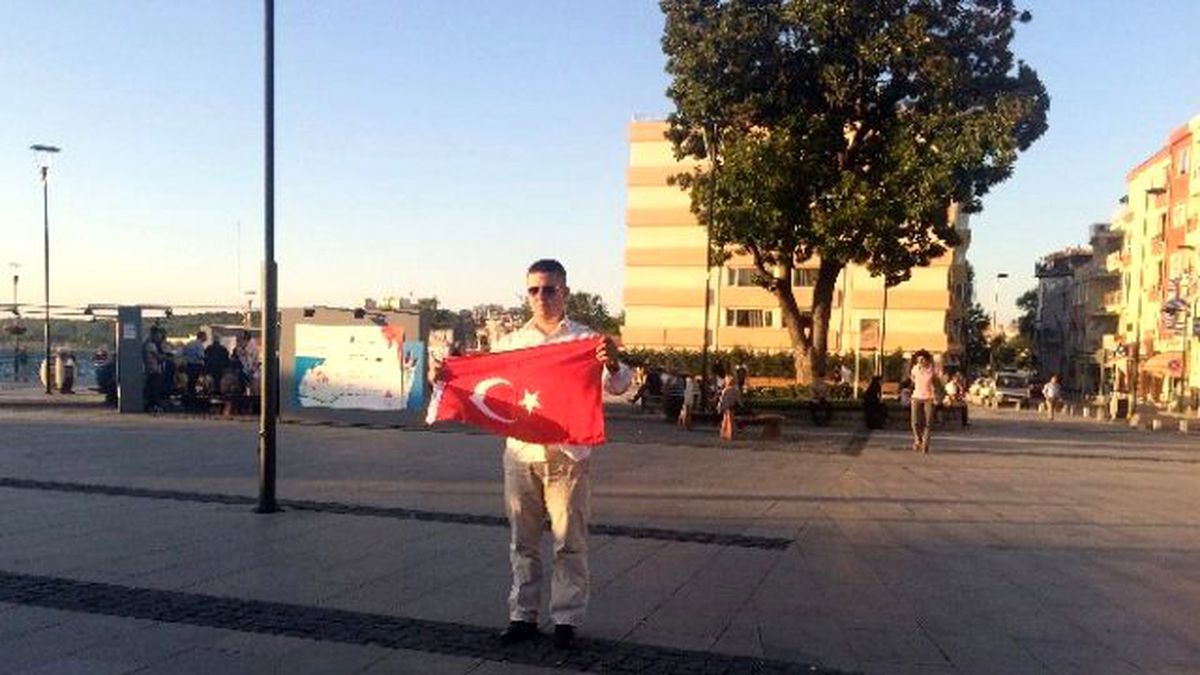Şehit Polisler İçin Tek Başına Eylem Yaptı