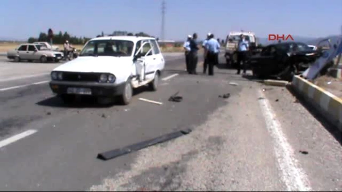 Seydişehir\'de İki Otomobil Çarpıştı: 6 Yaralı
